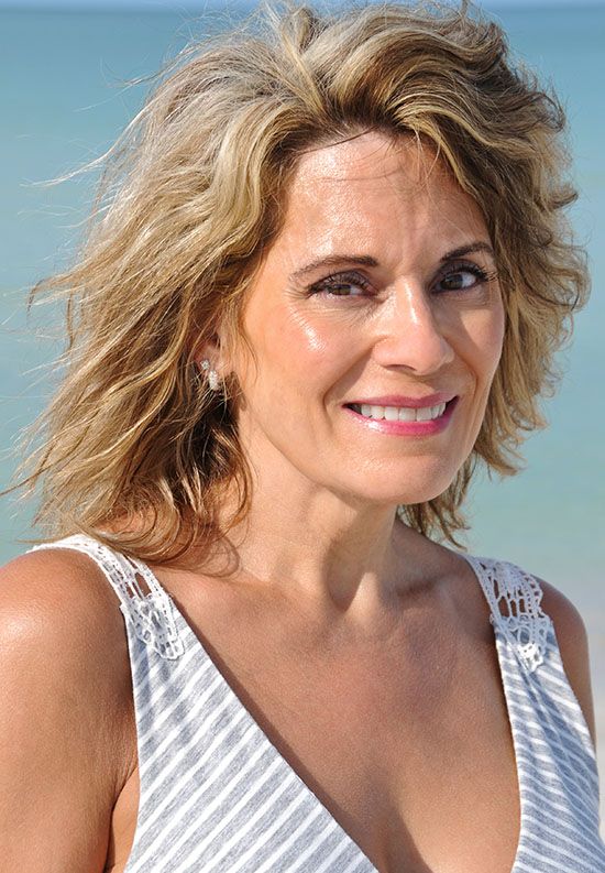 Beachy Waves Hairstyles for Women Over 50