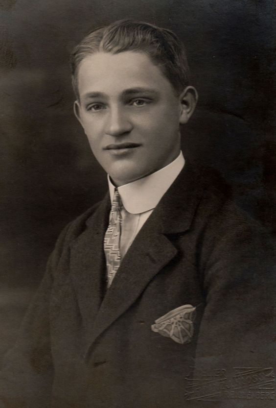 Wet 1940 Hairdo